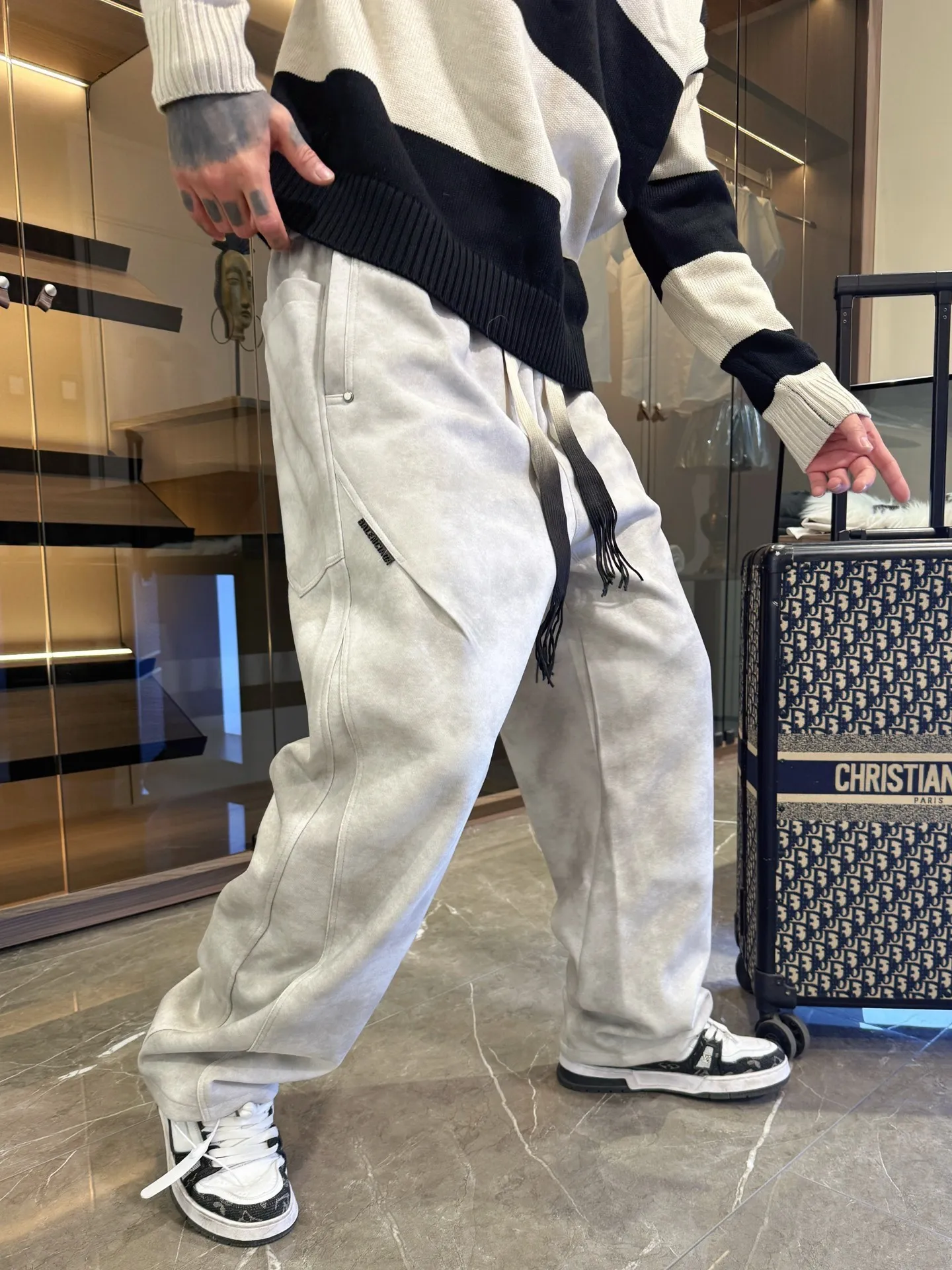 Balenciaga 🆕2026 Autumn and Winter New Arrival Casual Pants! The official website will be released simultaneously. Brand Classic LOGO casual pants, customized fabrics, excellent comfort and strong touch. Highly recognisable, perfect appearance and craftsmanship. Size:M-3XL